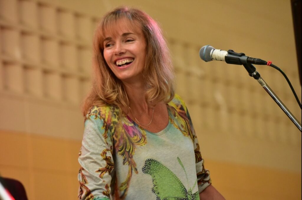 Keltic Reign Mitzi at the piano